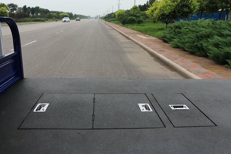 每次充電前檢查電瓶內液面高度，應保持高出極板格柵5～10毫米