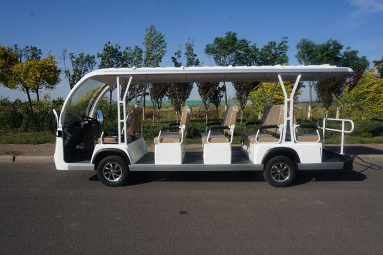 14座開放燃油車采用加強車身，使得車身牢靠，即使在復雜路面使用，仍贏得使用客戶認可