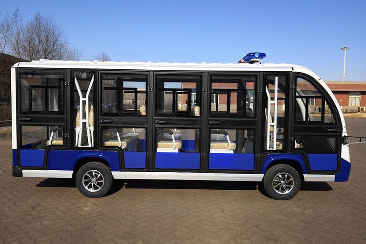 十四座電動觀光車簡潔的外觀造型，適用的功能配置，不求奢華，但求精致和實(shí)用