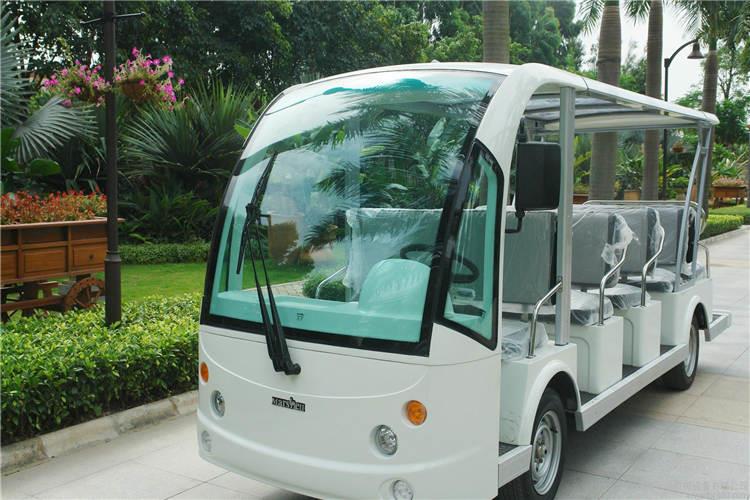 要保持山東電動(dòng)觀光車身上各個(gè)部位排水孔的通暢，檢查看車上的覆蓋特的溫度